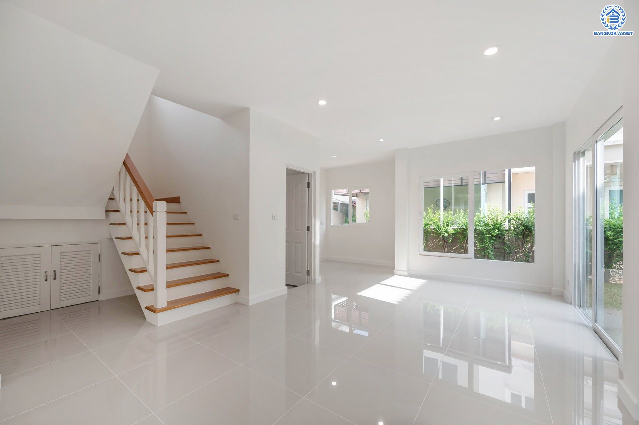 บ้านมือสองตกแต่งใหม่ โครงการ คาซ่าวิลล์ ราชพฤกษ์-แจ้งวัฒนะ จากแบรนด์ Q.House ต่อเติมครบพร้อมเข้าอยู่ เนื้อที่ 50 ตร.ว. ฟังก์ชันจัดเต็ม 3 ห้องนอน 2 ห้องน้ำ จอดรถได้ 2 คัน บนทำเลศักยภาพ ติดถนนราชพฤกษ์ ใกล้ทางด่วน "แจ้งวัฒนะ" และเซ็นทรัลแจ้งวัฒนะ